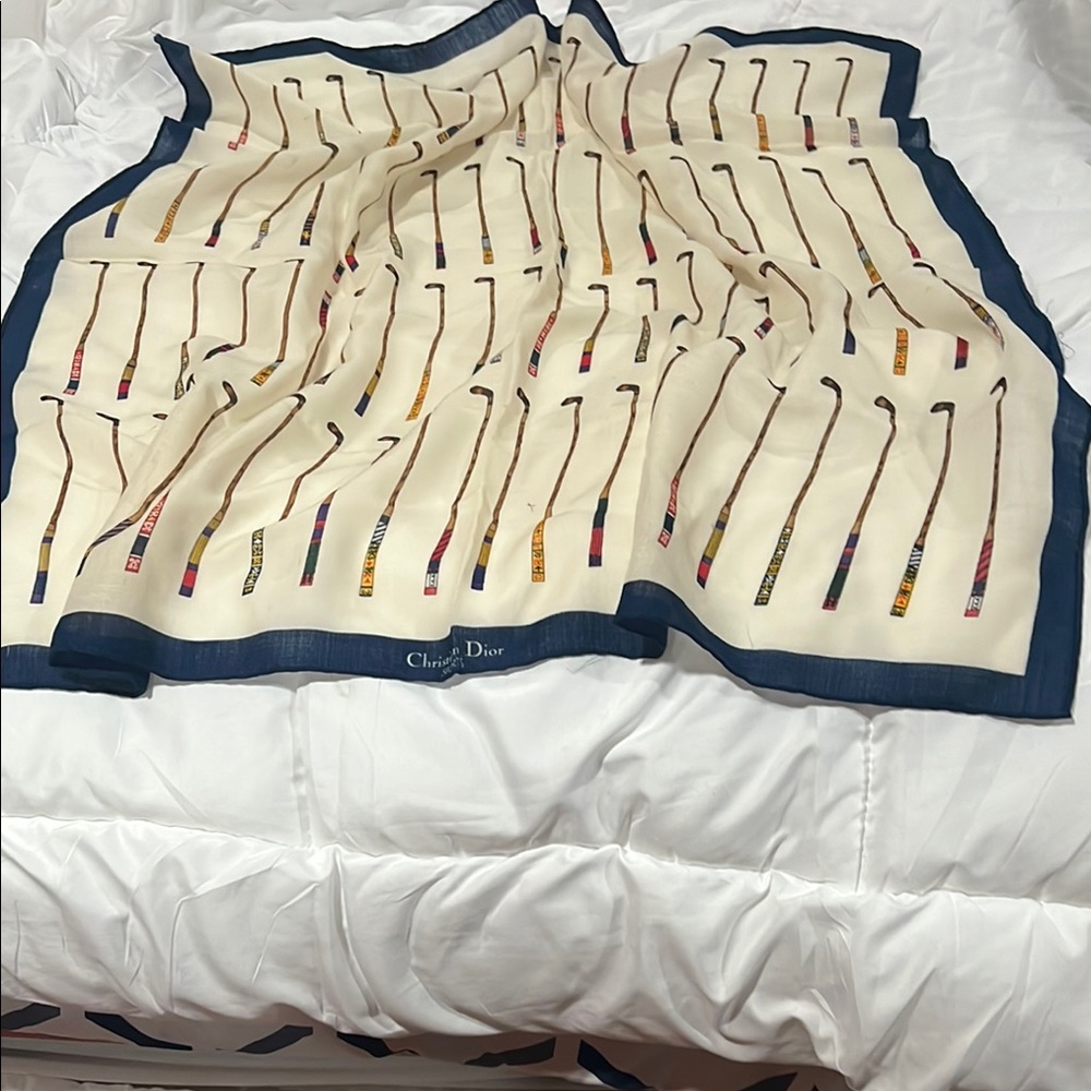 Elegant Cream and Blue Golf Club Scarf - Picture 4 of 4